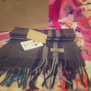 New Burberry Classic Cashmere Scarf Gray with box